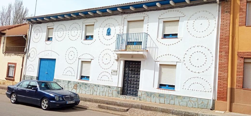 Casa de Pueblo con Patio en Quintana de Raneros a 10 km de León photo 0