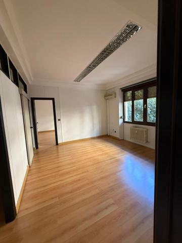 OFICINA EXTERIOR EN EL CENTRO DE LEON photo 0