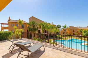 Exclusivo apartamento en Benahavís con amplia terraza y excelentes comodidades photo 0