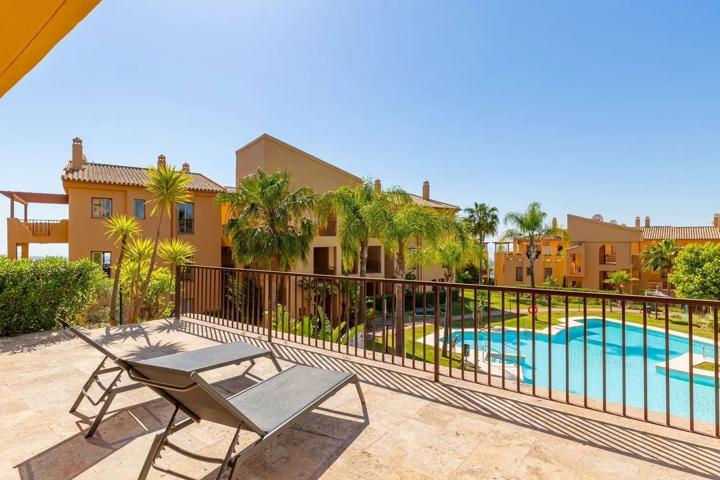 Exclusivo apartamento en Benahavís con amplia terraza y excelentes comodidades photo 0