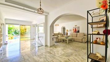 Unifamiliar En venta en Xarblanca, Marbella photo 0