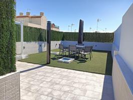 Vivienda disponible en alquiler vacacional con amplio solarium.... photo 0