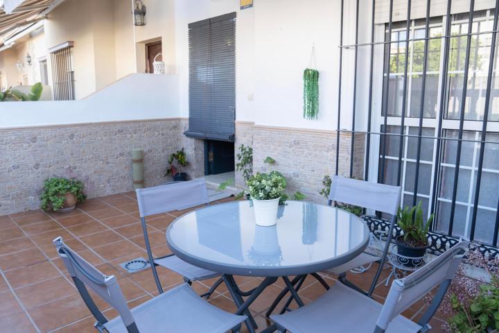 OLVIDATE DE REFORMAS Y PINTURAS Y VENTE A VIVIR A ESTA VIVIENDA TIPO CASA Y JARDIN !! photo 0