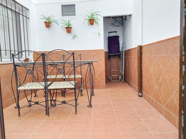 EN EL CENTRO Y A 5 MINUTOS A PIE DE PLAYA DE REGLA, CASA EN PLANTA BAJA! photo 0