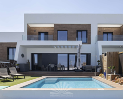 Casa adosada estilo moderno con piscina privada y vistas al mar en Balcón de Finestrat photo 0