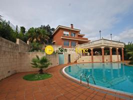 Casa En venta en Alella photo 0