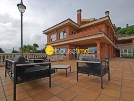 Casa En venta en Alella photo 0