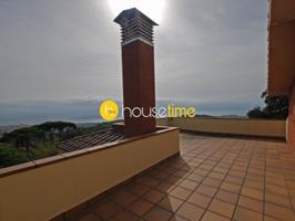 Casa En venta en Alella photo 0