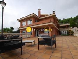 Casa En venta en Alella photo 0