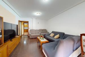 Piso en venta en Elche, amplio y luminoso, a pocos minutos del centro. photo 0