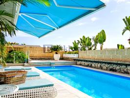 Casa - Chalet en venta en Costa Adeje de 157 m2 photo 0