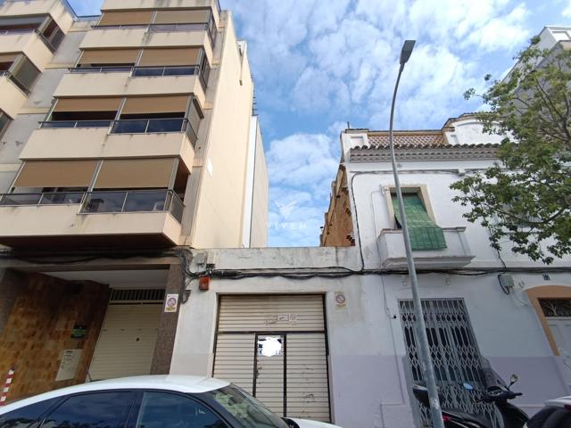 Espectacular solar en el centro de vilanova!! photo 0