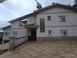 Casa independiente en venta en Mediona photo 0