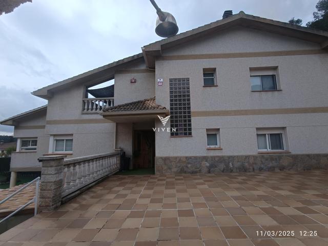 Casa independiente en venta en Mediona photo 0