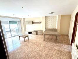 SE VENDE AMPLIO PISO EN EL CENTRO DE LES ROQUETES -SANT PERE DE RIBES photo 0