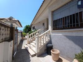 Casa o chalet independiente en venta en Cubelles photo 0