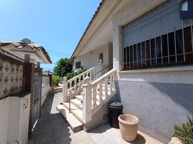 Casa o chalet independiente en venta en Cubelles photo 0