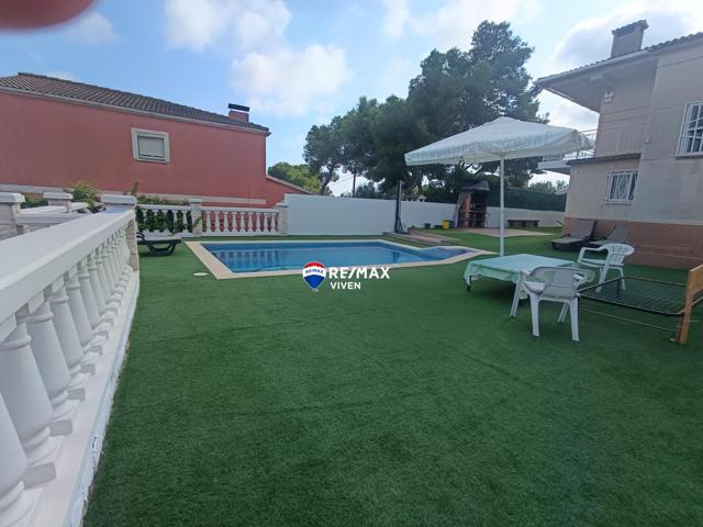 Casa o chalet independiente en venta en Calle Mart. Costa Cunit photo 0