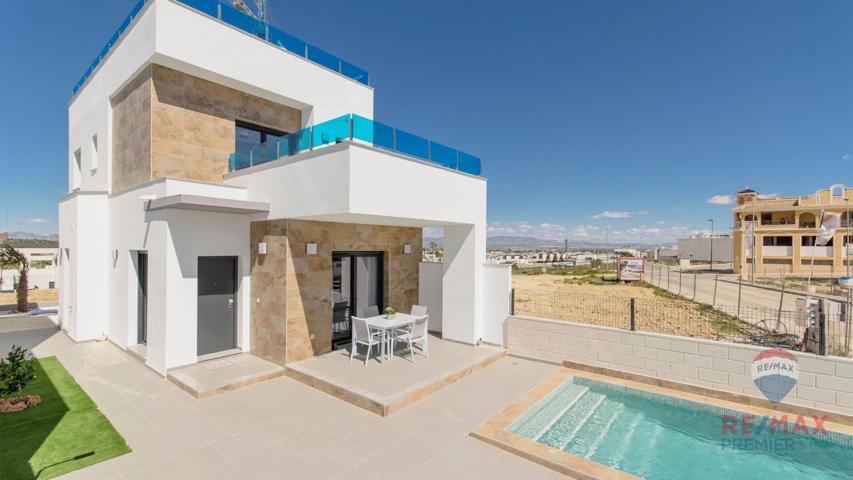 ¡Chalet individual nuevo a la venta en Vistabella Golf Orihuela! photo 0