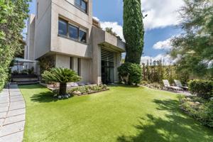 Exclusiva Villa en venta en Esplugues de Llobregat a tan sólo 5 km de Barcelona. photo 0
