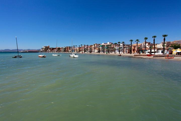 Piso 4 habitaciones 2 baños planta baja, 200 metros de la playa photo 0