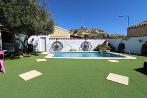 EXCLUSIVA VILLA INDEPENDIENTE – UN REFUGIO DE LUJO CON ENCANTO RÚSTICO photo 0