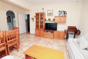 Apartamento planta baja 2 habitaciones, baño, cocina independiente y 2 plazas de garaje a 100 mtros del Mar photo 0