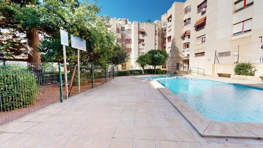 Amplio apartamento de 3 dormitorios con piscina en el centro de Villajoyosa photo 0