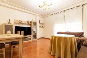 Amplio y luminoso piso en Camino Madrid photo 0