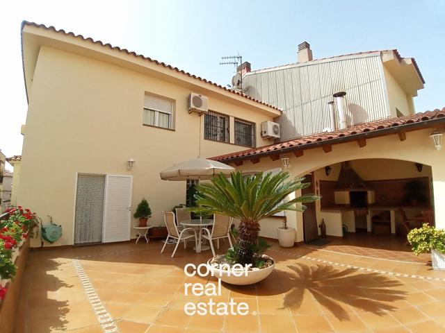 Espectacular Chalet en venta en Rubi photo 0