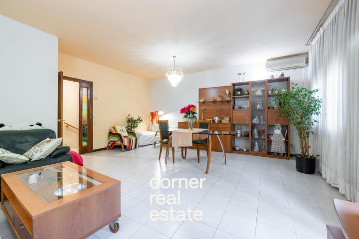 Unifamiliar Pareada En venta en Sant Francesc, Sant Cugat Del Valles photo 0
