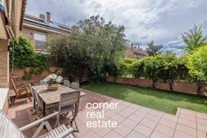 Exclusiva Casa Adosada Esquinera en una de las Comunidades más Privilegiadas de Mira-Sol, Sant Cugat photo 0