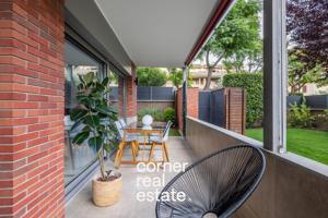 Oportunidad en Sant Cugat: Bajo con Piscina y Terraza Privada photo 0