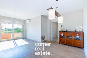Tu nuevo hogar en Coll Favà – Piso amplio y luminoso con zona comunitaria photo 0