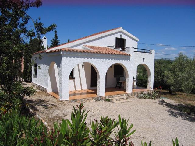 Bonita villa de 102m², situada a 1km del pueblo y de la playa. Parcela 1.124m² photo 0