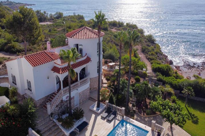 Villa con piscina y vistas al mar photo 0