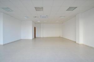 Local comercial en venta en Deltebre photo 0