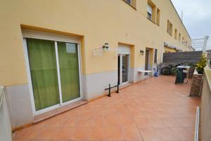 ¡Oportunidad única en Deltebre! Piso céntrico con amplia terraza privada photo 0