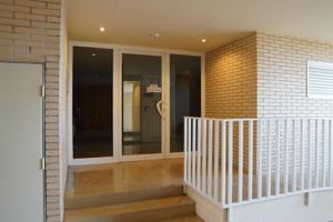 Piso en venta en Deltebre con piscina comunitaria y plaza de parking photo 0