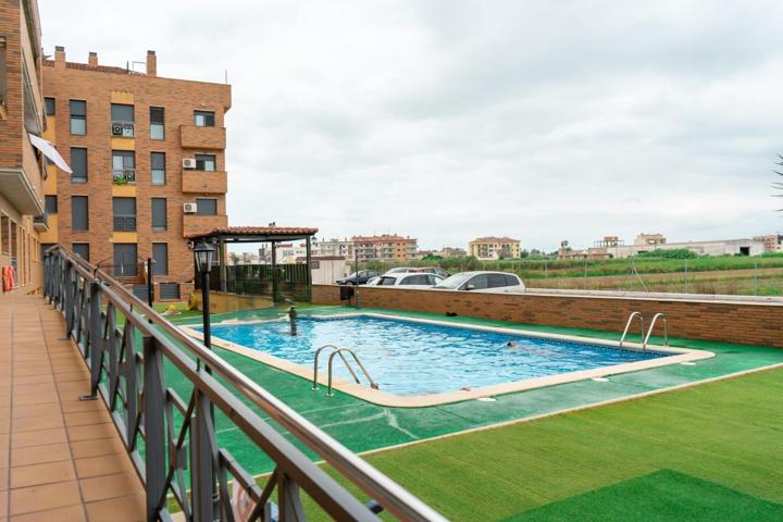 Luminoso piso en segunda planta con piscina comunitaria en Deltebre photo 0