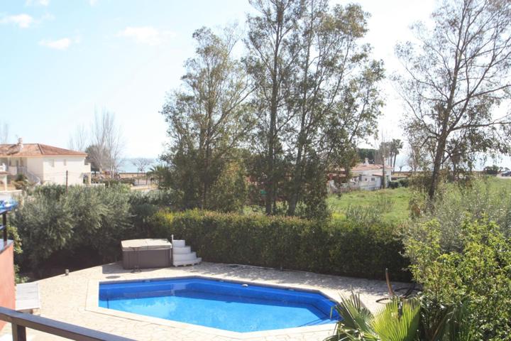 Bonito chalet frente al mar en L'Ampolla con piscina privada. photo 0