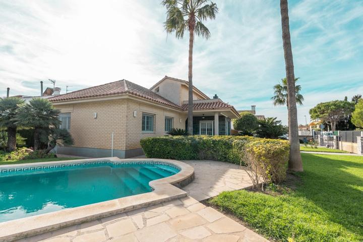 Espectacular chalet con licencia turística en la playa de Riumar photo 0