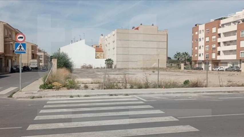 Suelo urbano residencial en La Pobla de Vallbona photo 0
