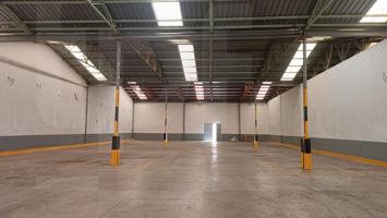 Nave Industrial de 798m² en Chiva photo 0