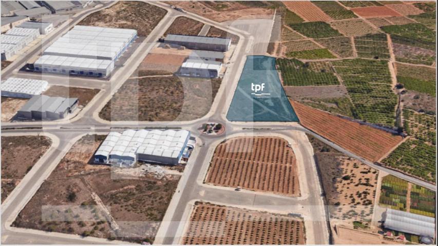 Terreno industrial urbano de 8.434 m² en Picassent photo 0