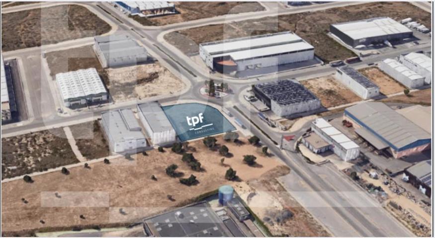 Terreno industrial urbano de 2.668 m² en Picassent photo 0