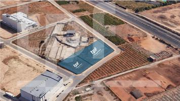 Terreno industrial urbano de 6.420 m² en Picassent photo 0