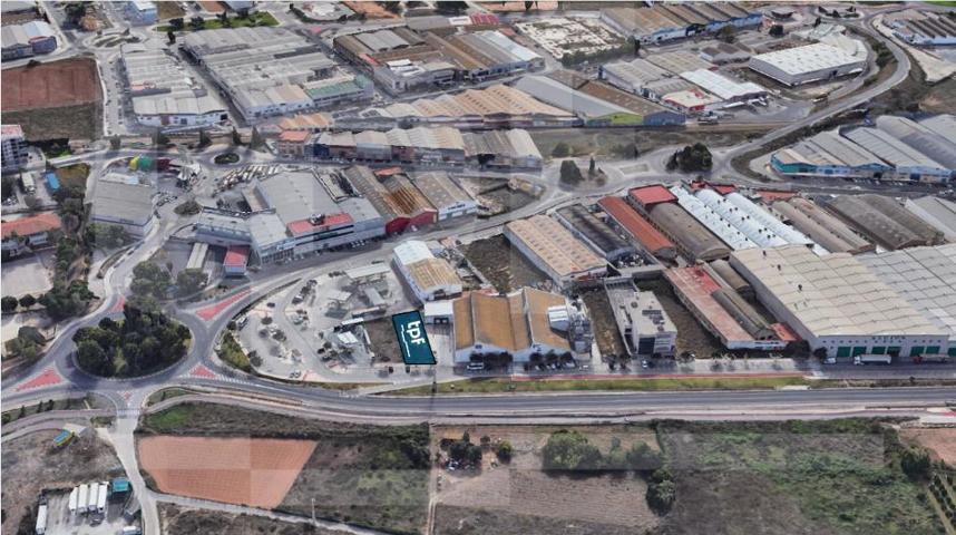 Parcela urbana de uso industrial de 584m² con opción de añadir parcela colindante en Aldaia photo 0