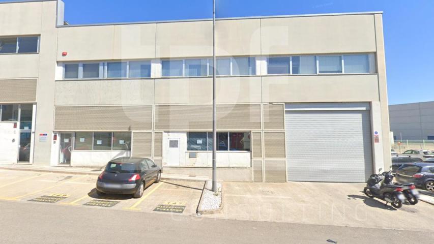 Nave industrial de 1.056m² en Paterna con muelle de carga photo 0