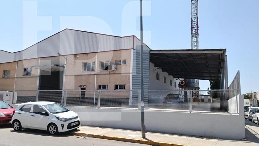 Nave industrial de 648 m² en Riba-Roja photo 0